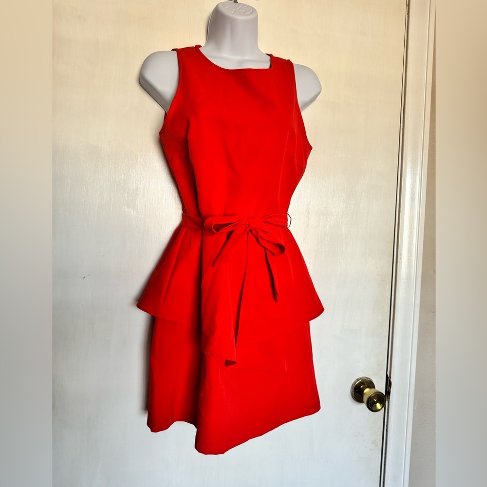 Red tie mini